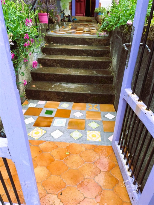 Very charming village house for sale in Pleaux, Cantal / Auvergne