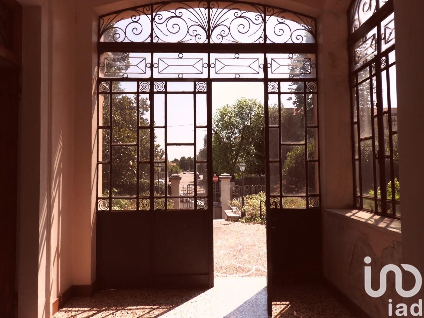 Sale Home 647 m² - 12 bedrooms