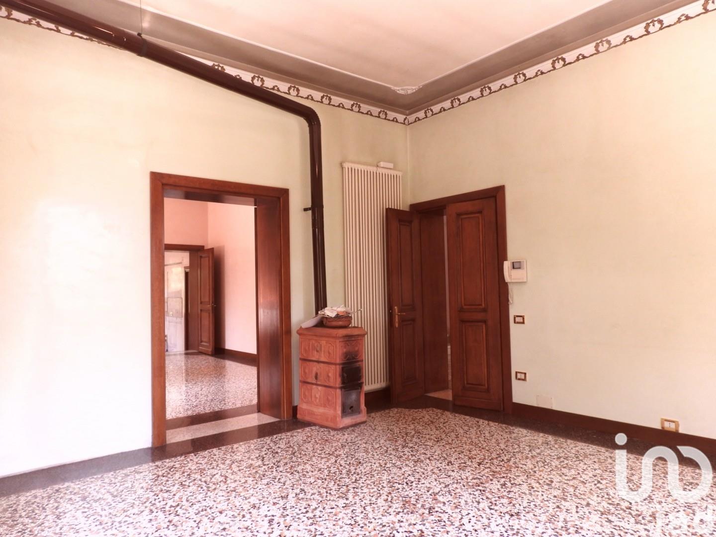 Sale Home 647 m² - 12 bedrooms