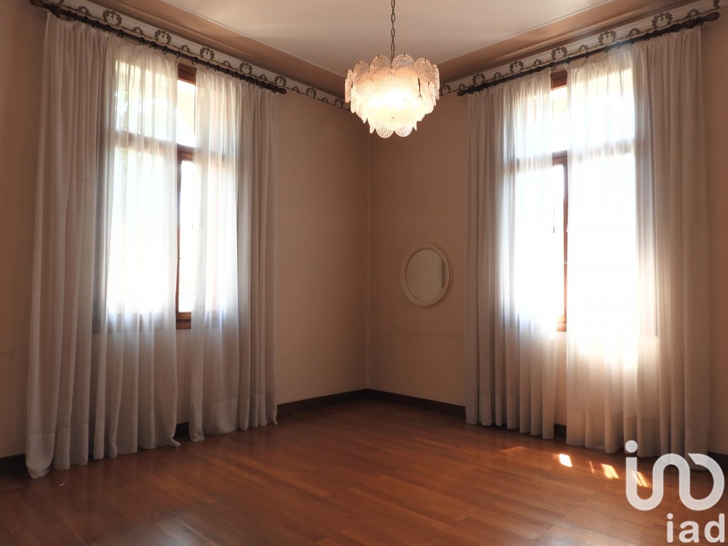 Sale Home 647 m² - 12 bedrooms