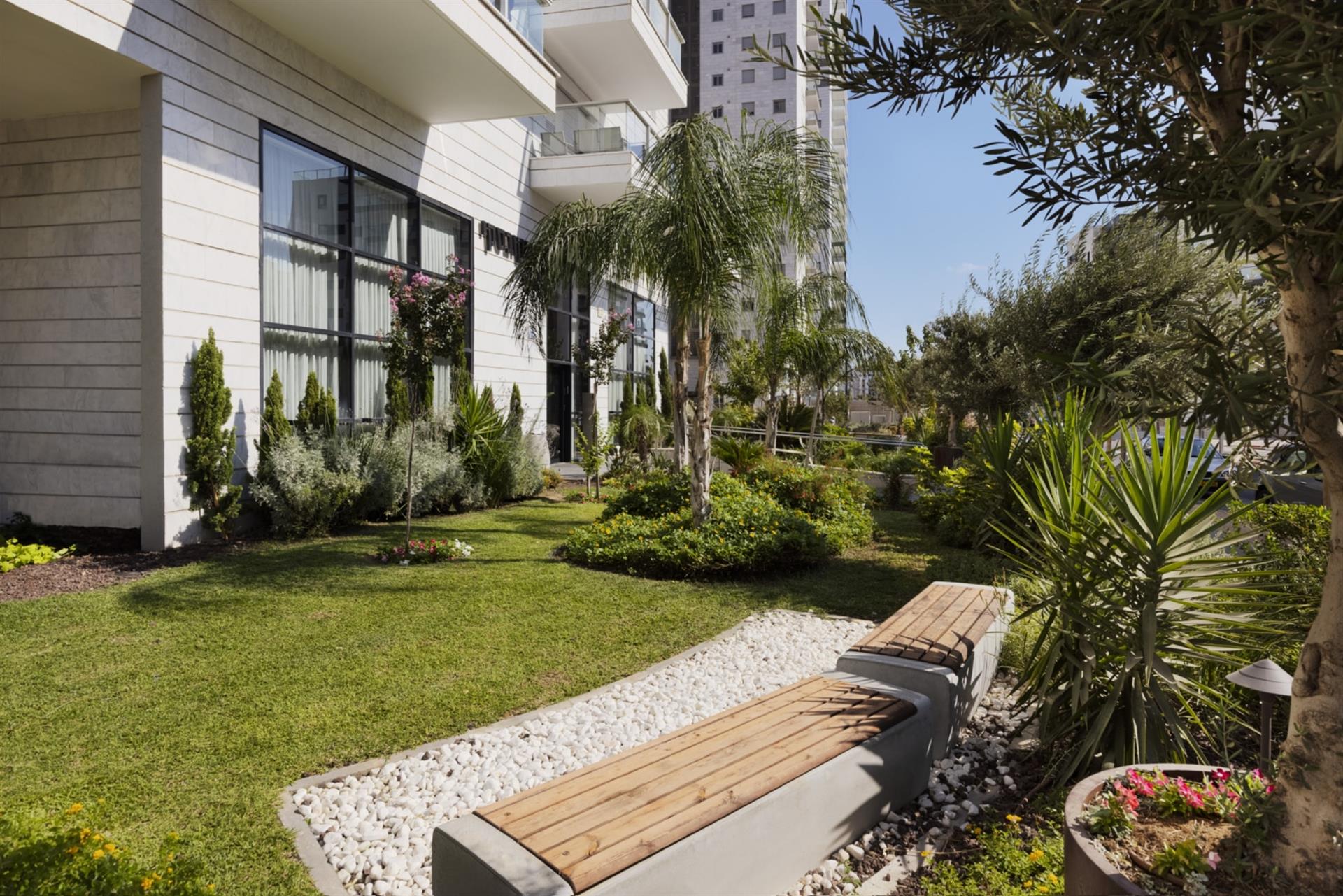 Spacious 4-Bedroom Apartment for Sale – 20 Minutes from Tel Aviv!