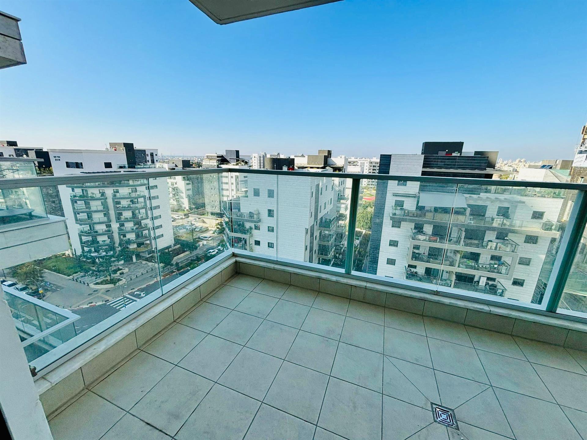 Spacious 4-Bedroom Apartment for Sale – 20 Minutes from Tel Aviv!