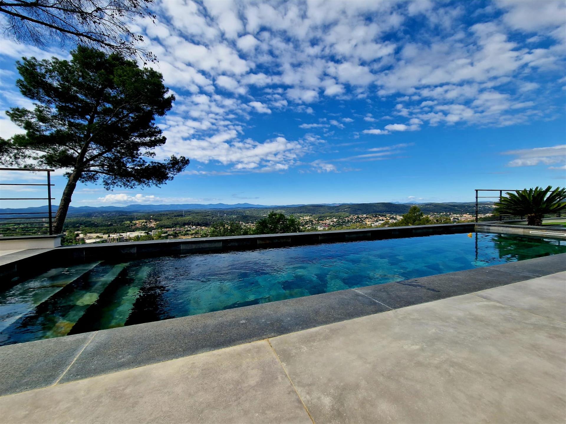 Stunning contemporary villa with panoramic views 