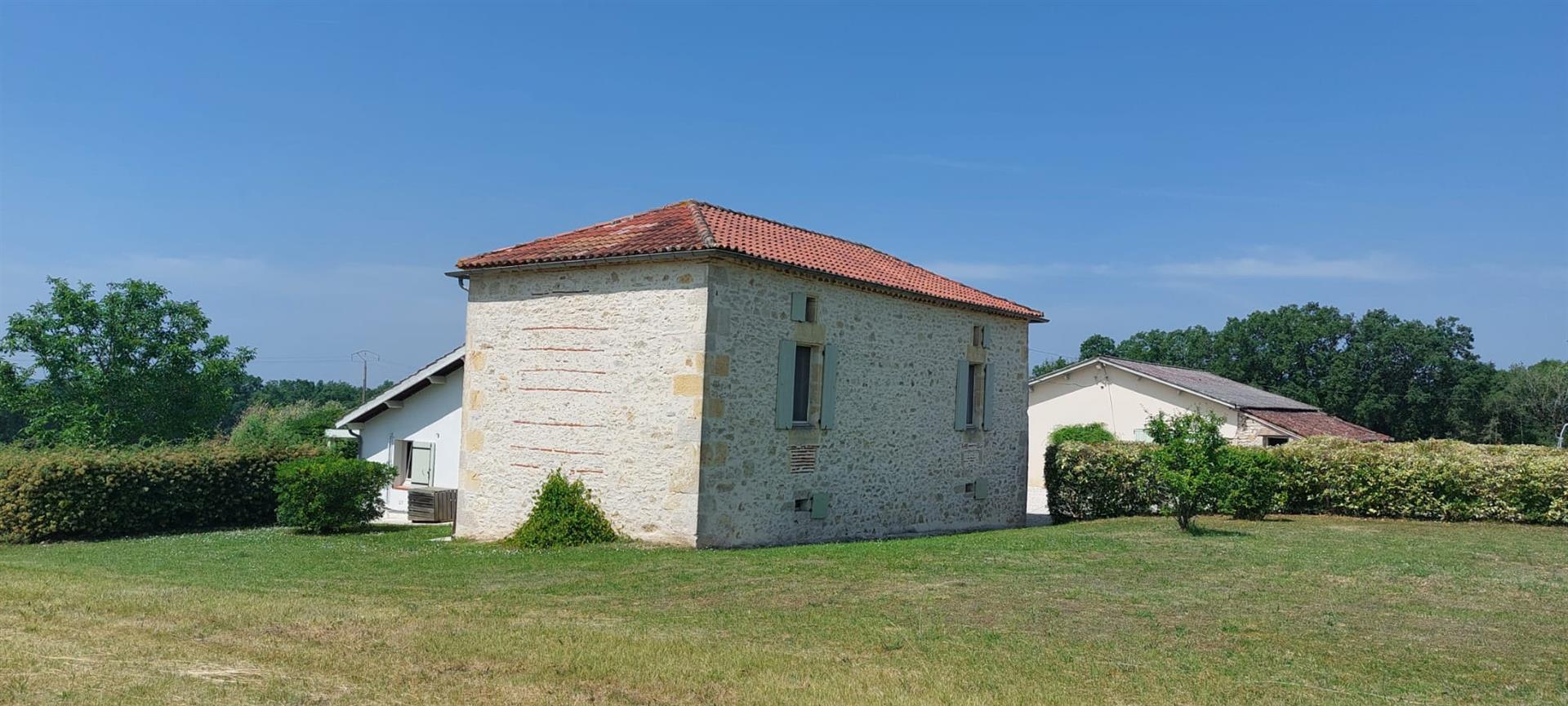 Lot Et Garonne Stone house with 4 beds, pool, barn great views
