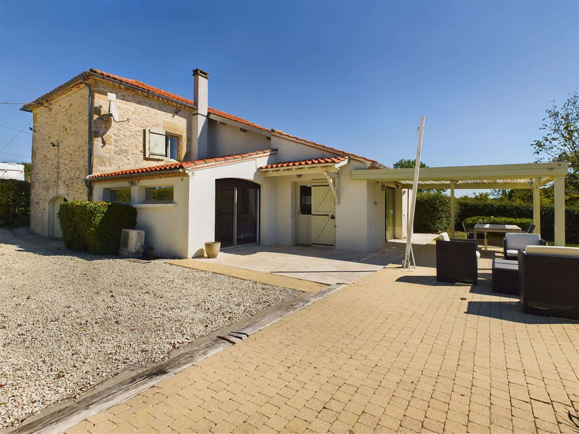Lot Et Garonne Stone house with 4 beds, pool, barn great views