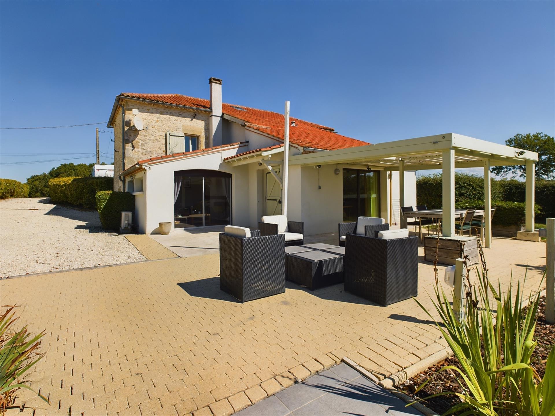 Lot Et Garonne Stone house with 4 beds, pool, barn great views