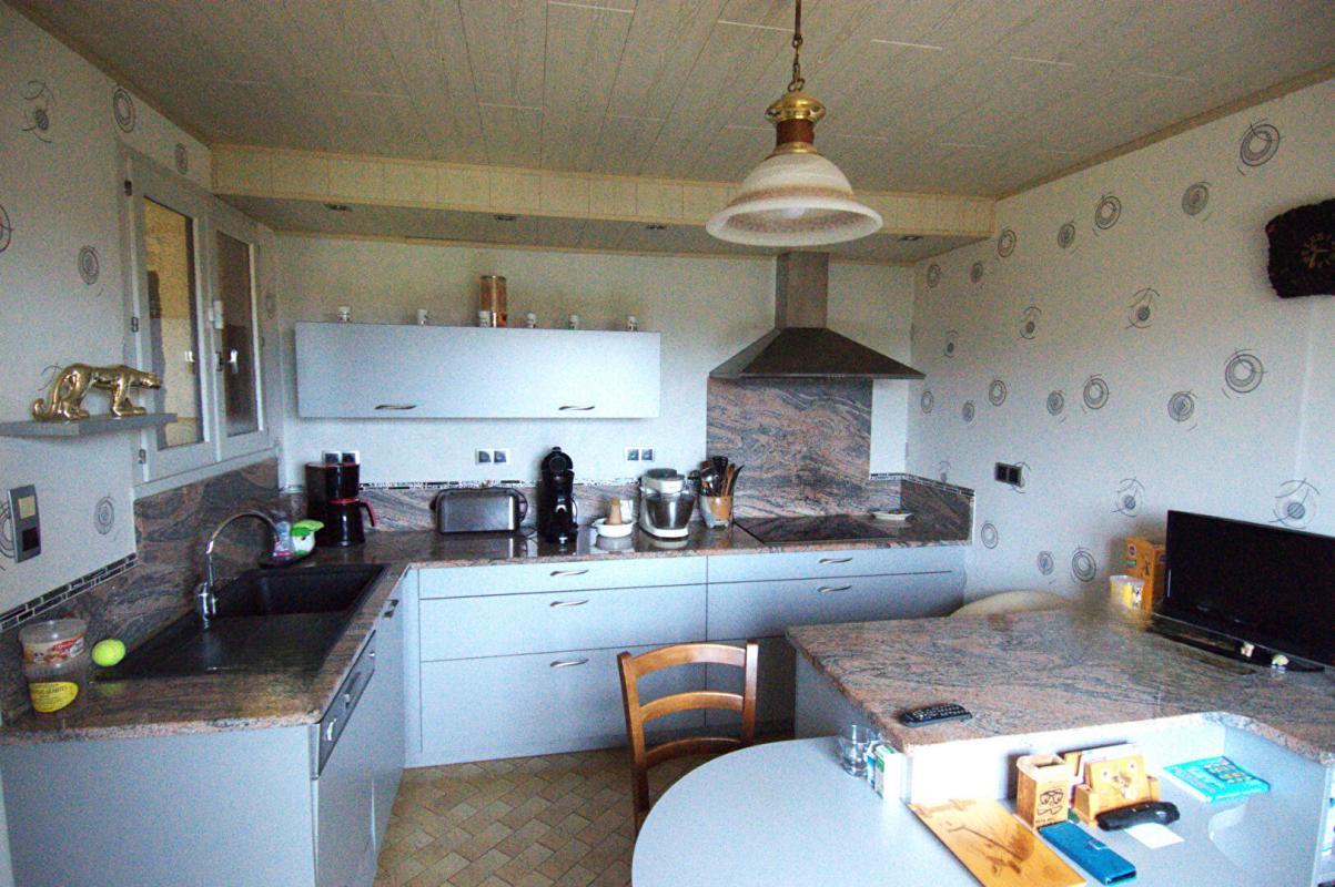 House 6 rooms 4 bedrooms Land 13740 m² in Roches lés Blamont 25310
