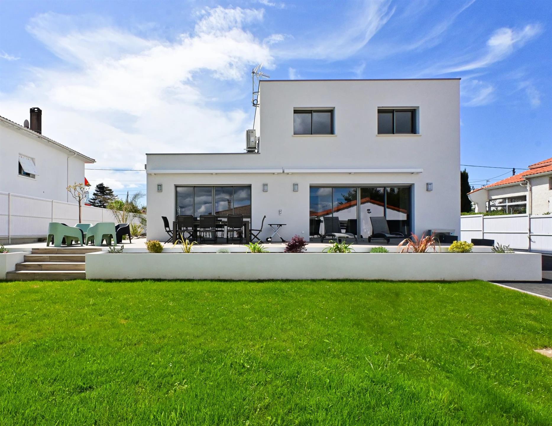 Modern house in Vaux-sur-Mer