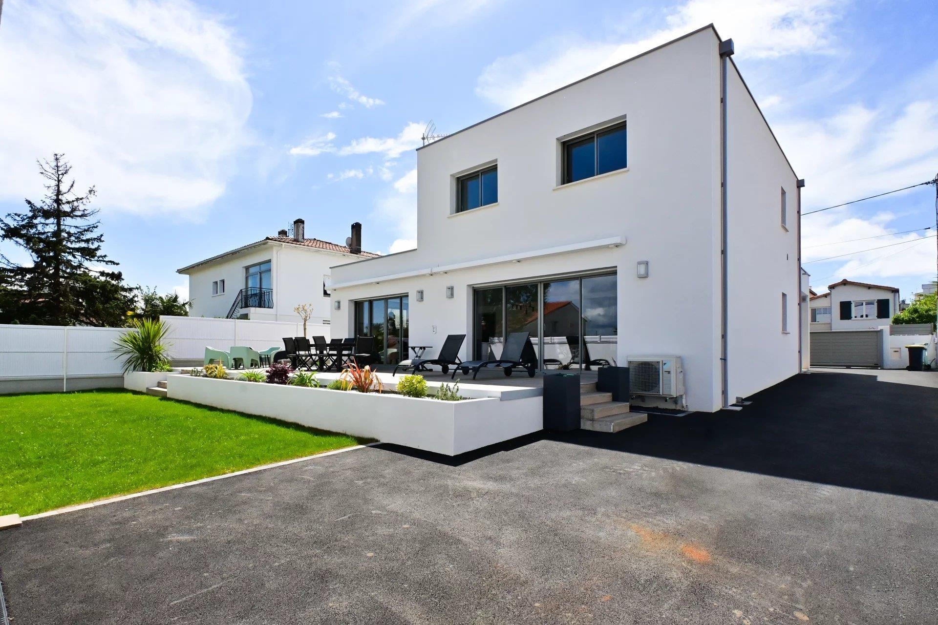 Modern house in Vaux-sur-Mer