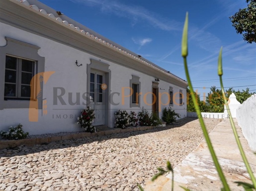 Beautiful restored four bedroom farmhouse with garden and pool in central Algarve! Rp1902v