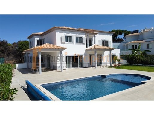 Luxe villa met 5 slaapkamers op 5 minuten van het strand van Vale do Lobo met zwembad. Rp01957v