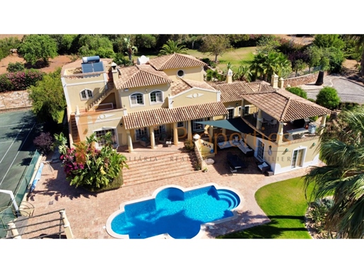 Charming 6 bedroom villa with tennis court near Santa Barbara de Nexe. Rpo1989v