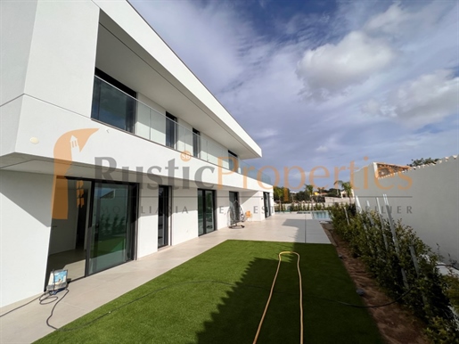 Exceptional Brand new four bedroom modern villa under finishing in Central Algarve! Rp1852v