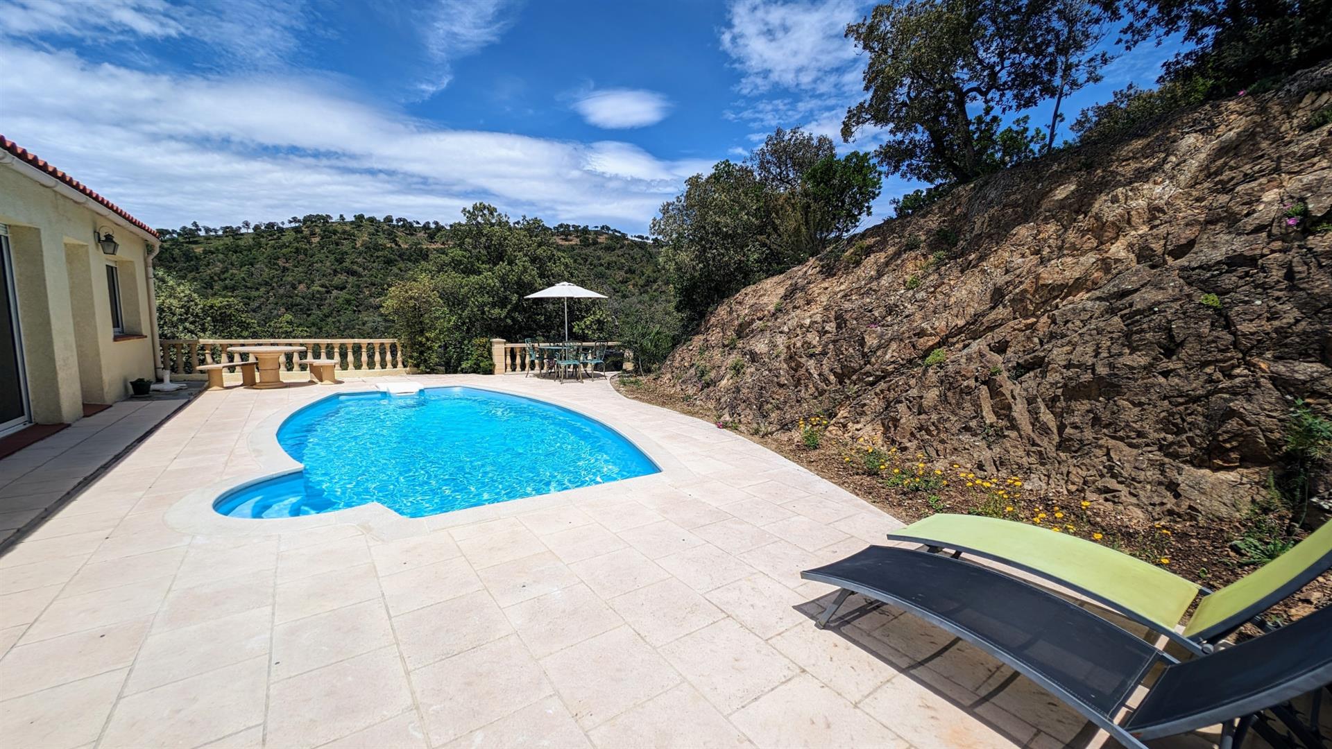 Superb villa with incredible view of the heights of Boulou