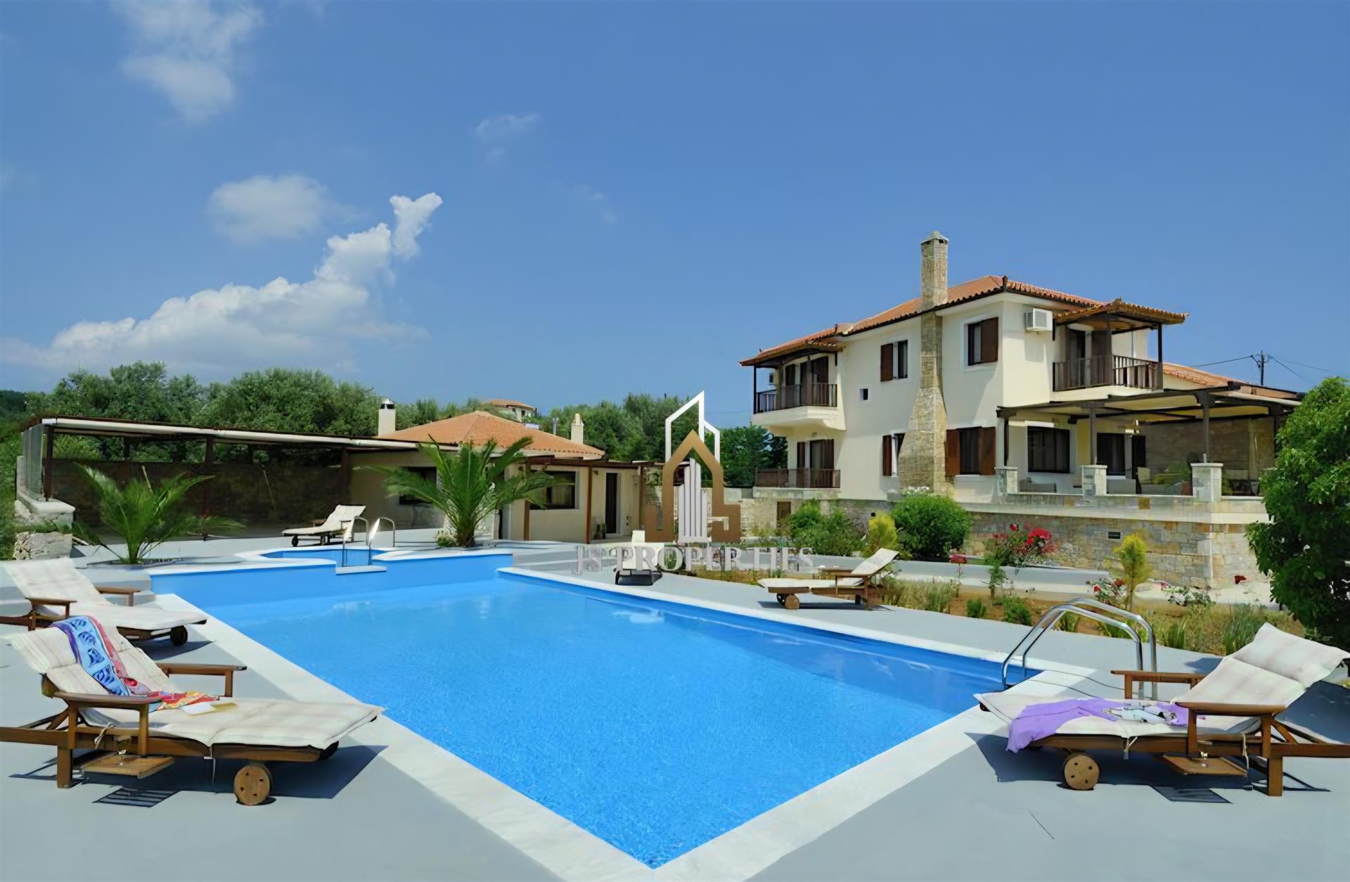 Villa di lusso arredata ad Alonissos 