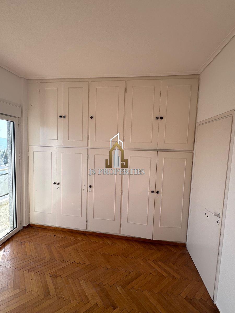 Renovated Apartment In Attiko Alsos Athens