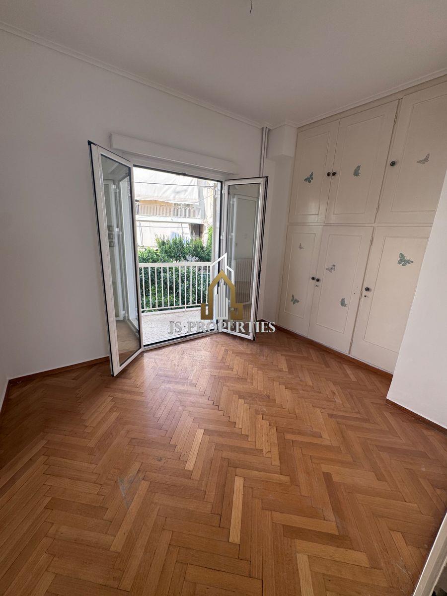Renovated Apartment In Attiko Alsos Athens