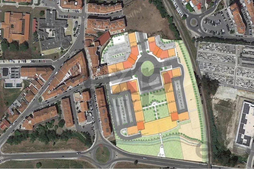 Land for development, with 22 lots, for the construction of 223 apartments, 17 stores and commercial
