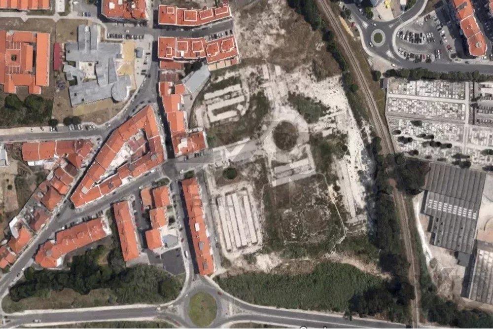 Land for development, with 22 lots, for the construction of 223 apartments, 17 stores and commercial