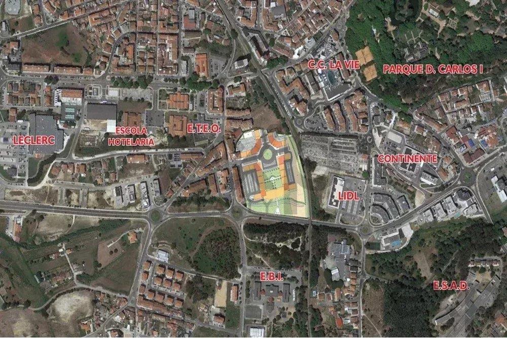 Land for development, with 22 lots, for the construction of 223 apartments, 17 stores and commercial