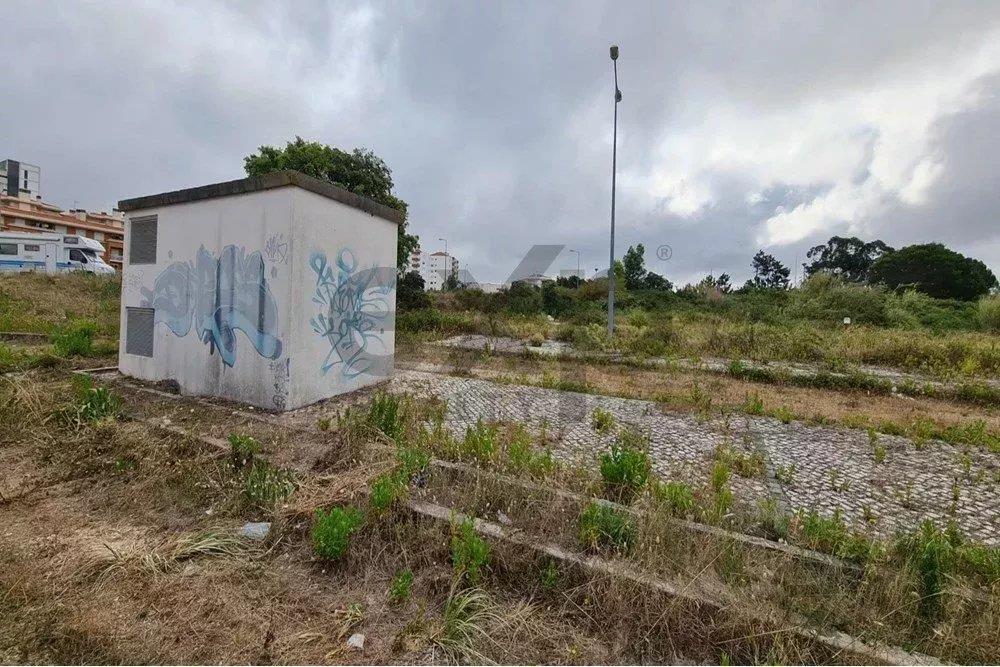 Land for development, with 22 lots, for the construction of 223 apartments, 17 stores and commercial