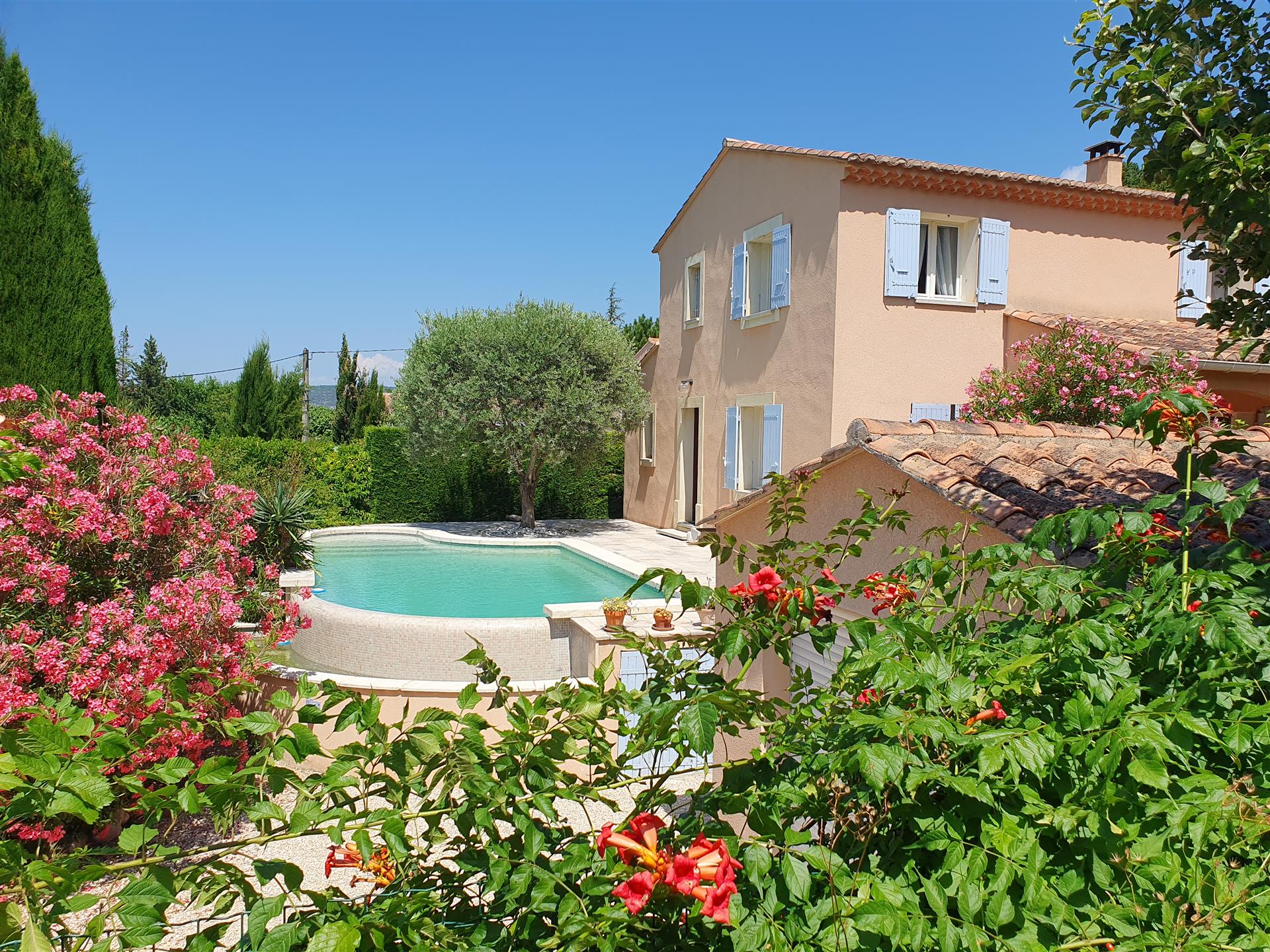 Provençal villa at the foot of the Ventoux
