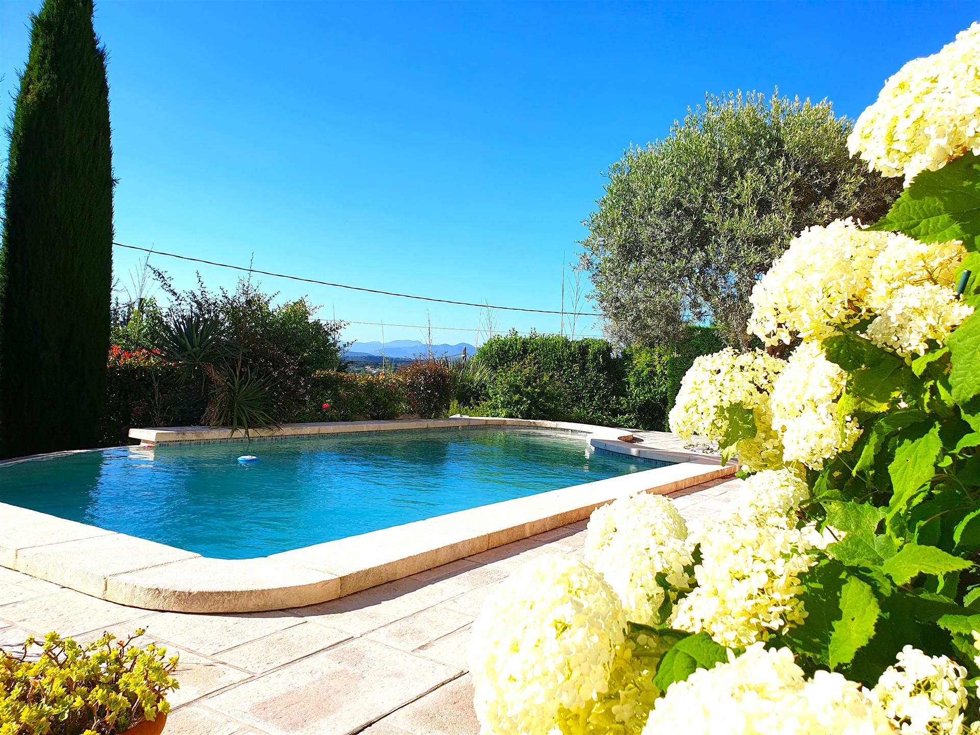 Provençal villa at the foot of the Ventoux