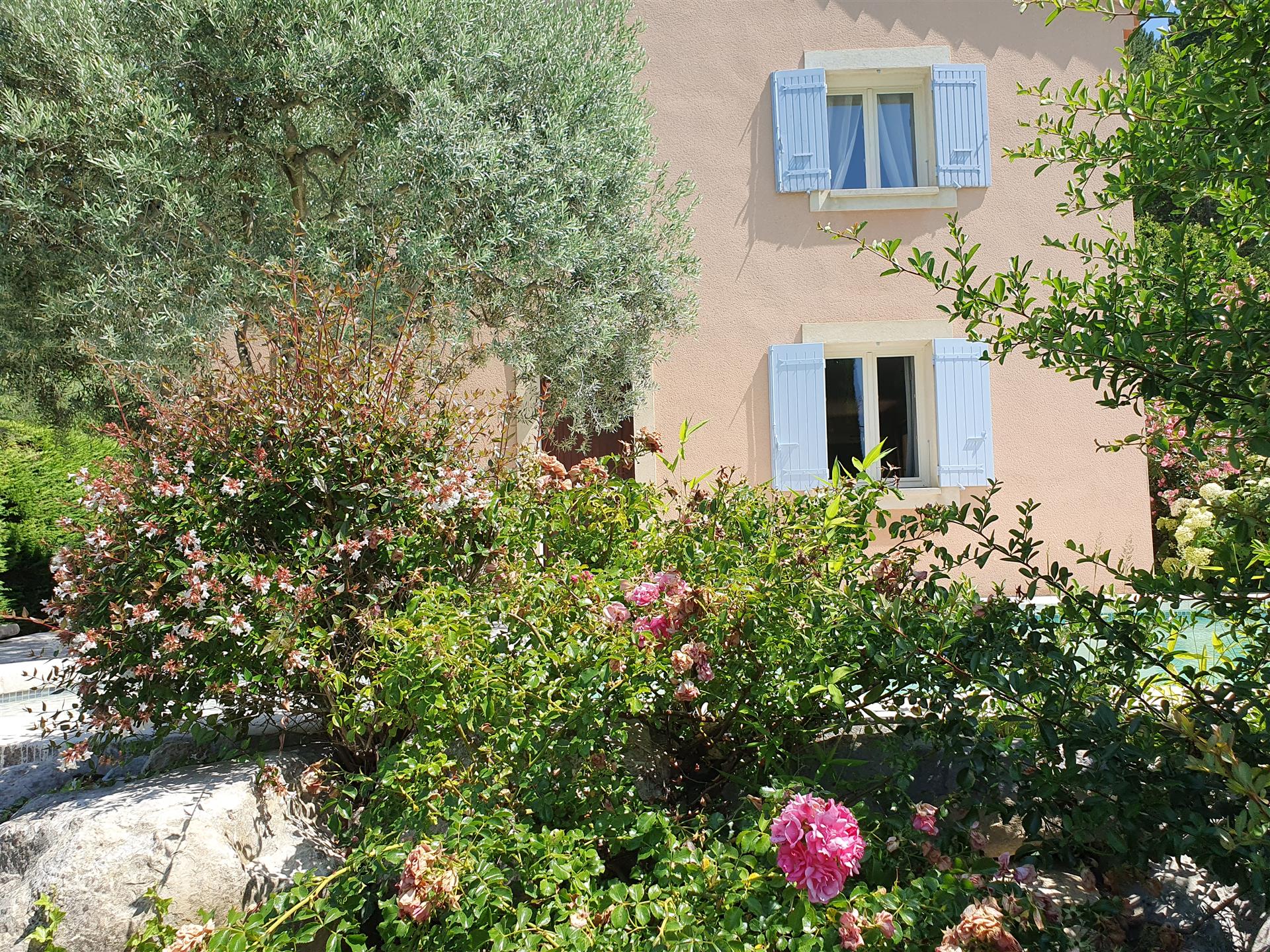 Provençal villa at the foot of the Ventoux