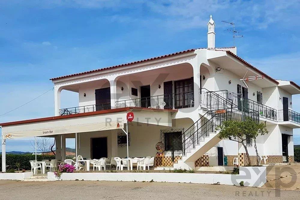 Charming Retreat:House restaurant Sea Views