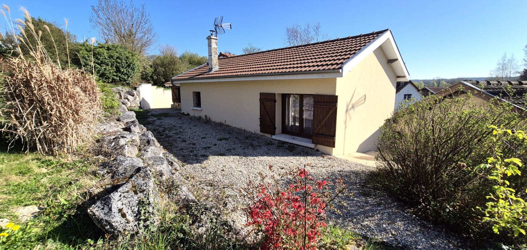 Belle Maison Individuelle, de Charme ou de Caractère de 67 m² Rénovée avec Terrasses, Cour, Dépendan