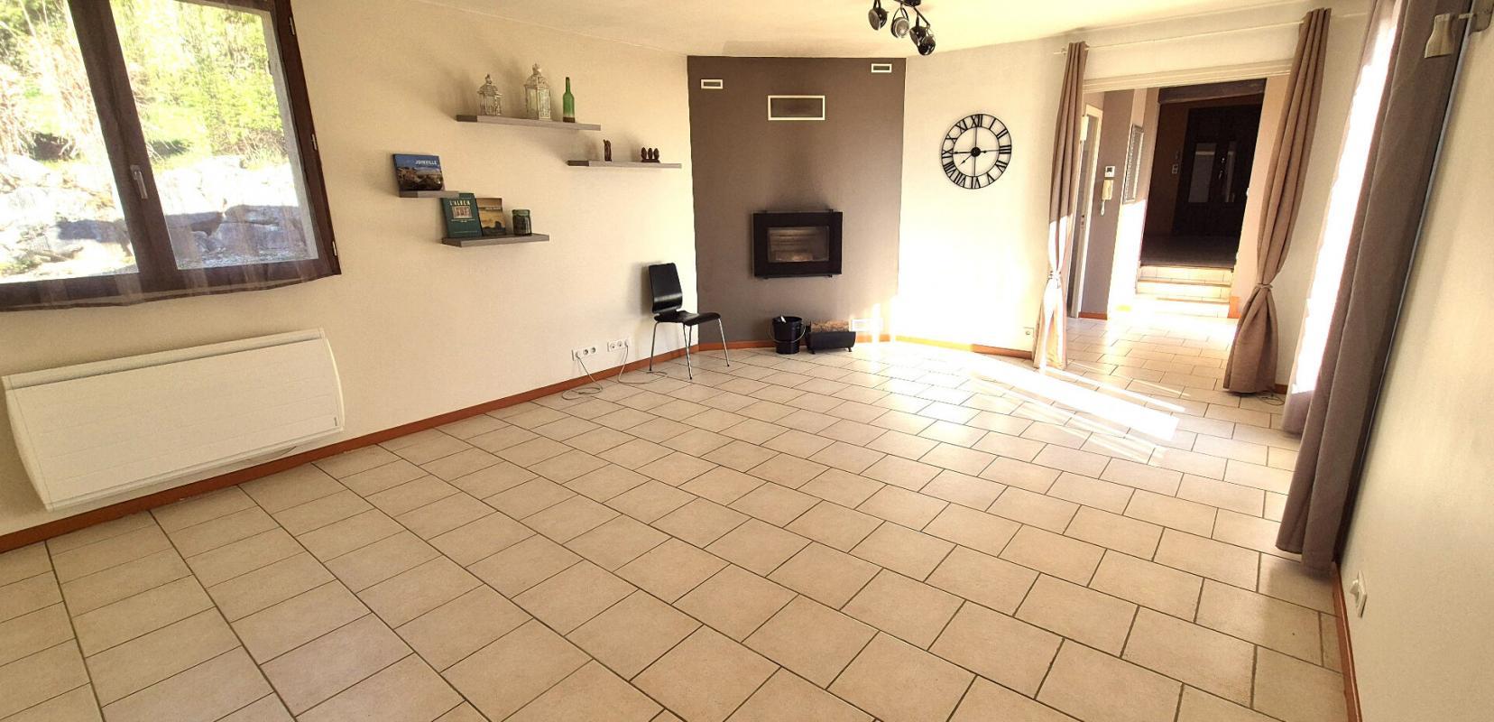 Belle Maison Individuelle, de Charme ou de Caractère de 67 m² Rénovée avec Terrasses, Cour, Dépendan
