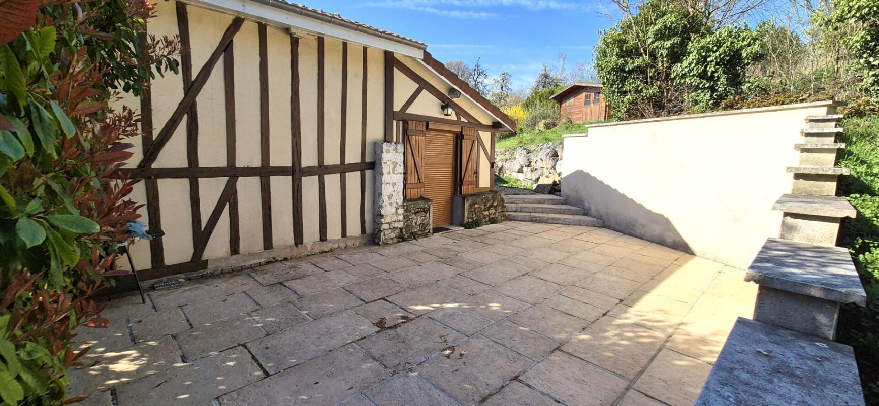 Belle Maison Individuelle, de Charme ou de Caractère de 67 m² Rénovée avec Terrasses, Cour, Dépendan