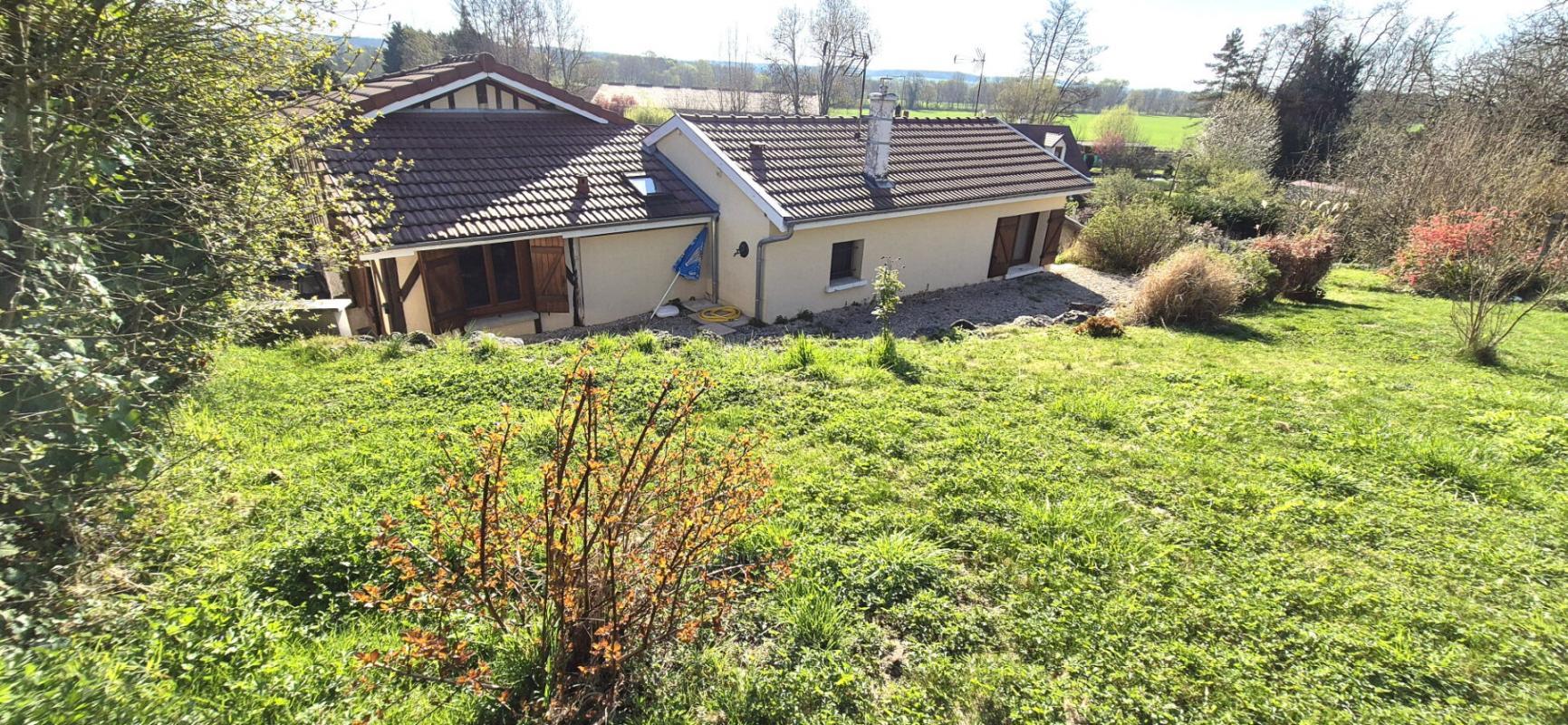Belle Maison Individuelle, de Charme ou de Caractère de 67 m² Rénovée avec Terrasses, Cour, Dépendan