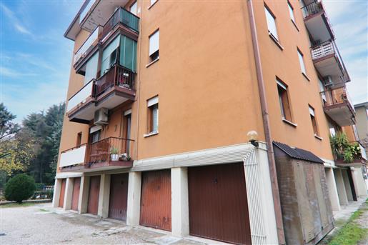 Padua, large three-room apartment ready to live in