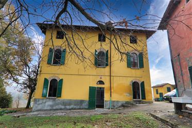 Castelvetro, a farmhouse that tickles the senses