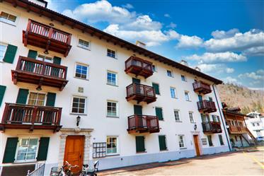 Predazzo, au cœur du Val di Fiemme, appartement de trois pièces avec vue sur les montagnes