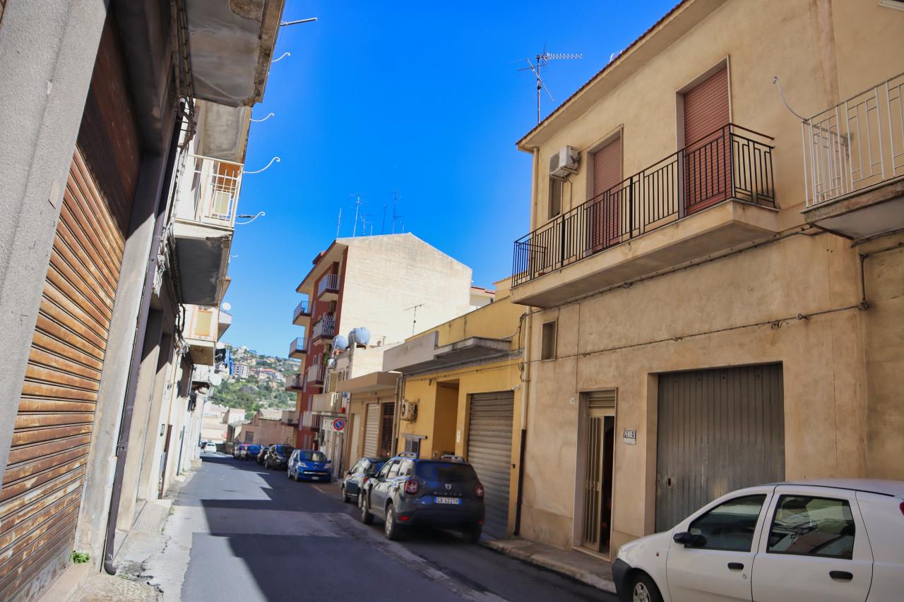 Modica, two apartments a single house