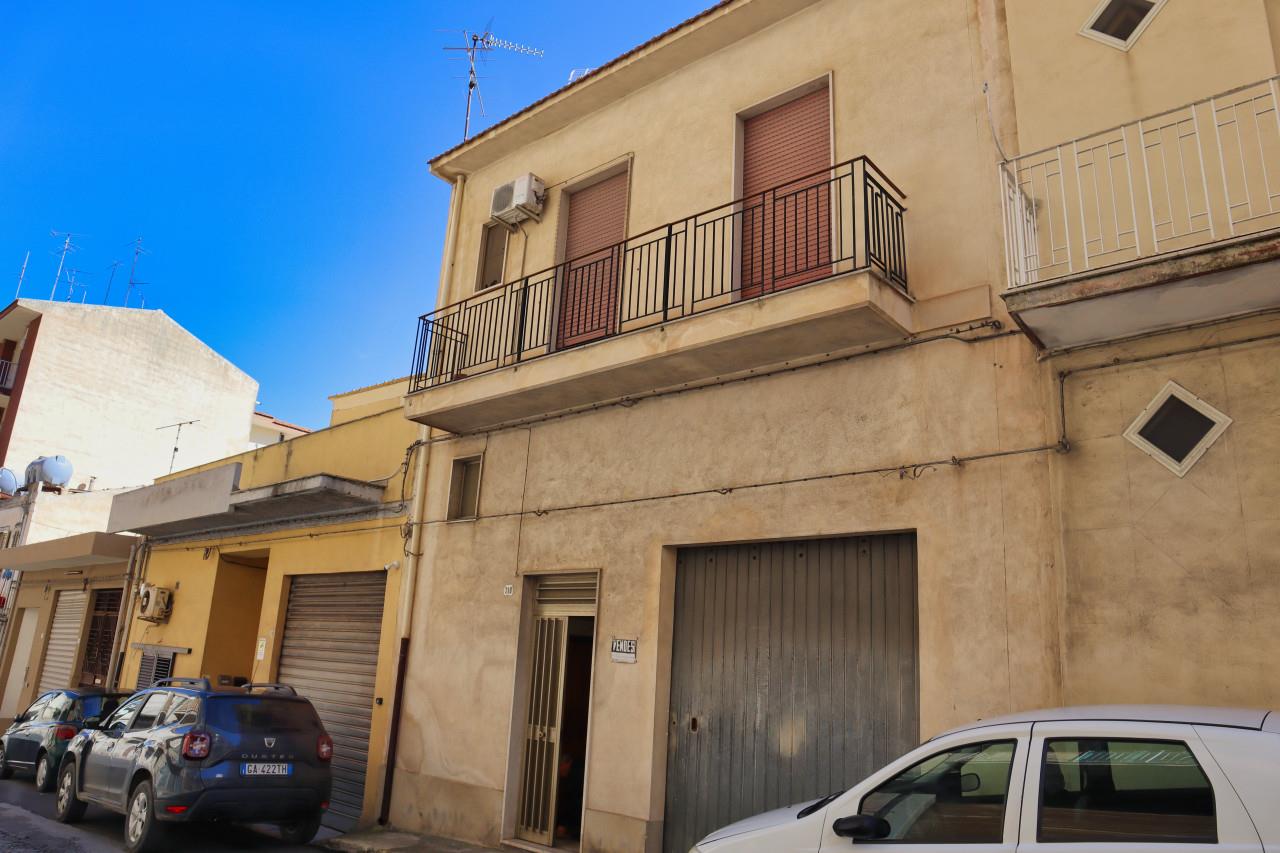 Modica, two apartments a single house