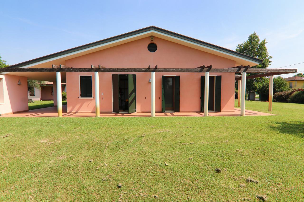 Campodarsego, villa portico and garden