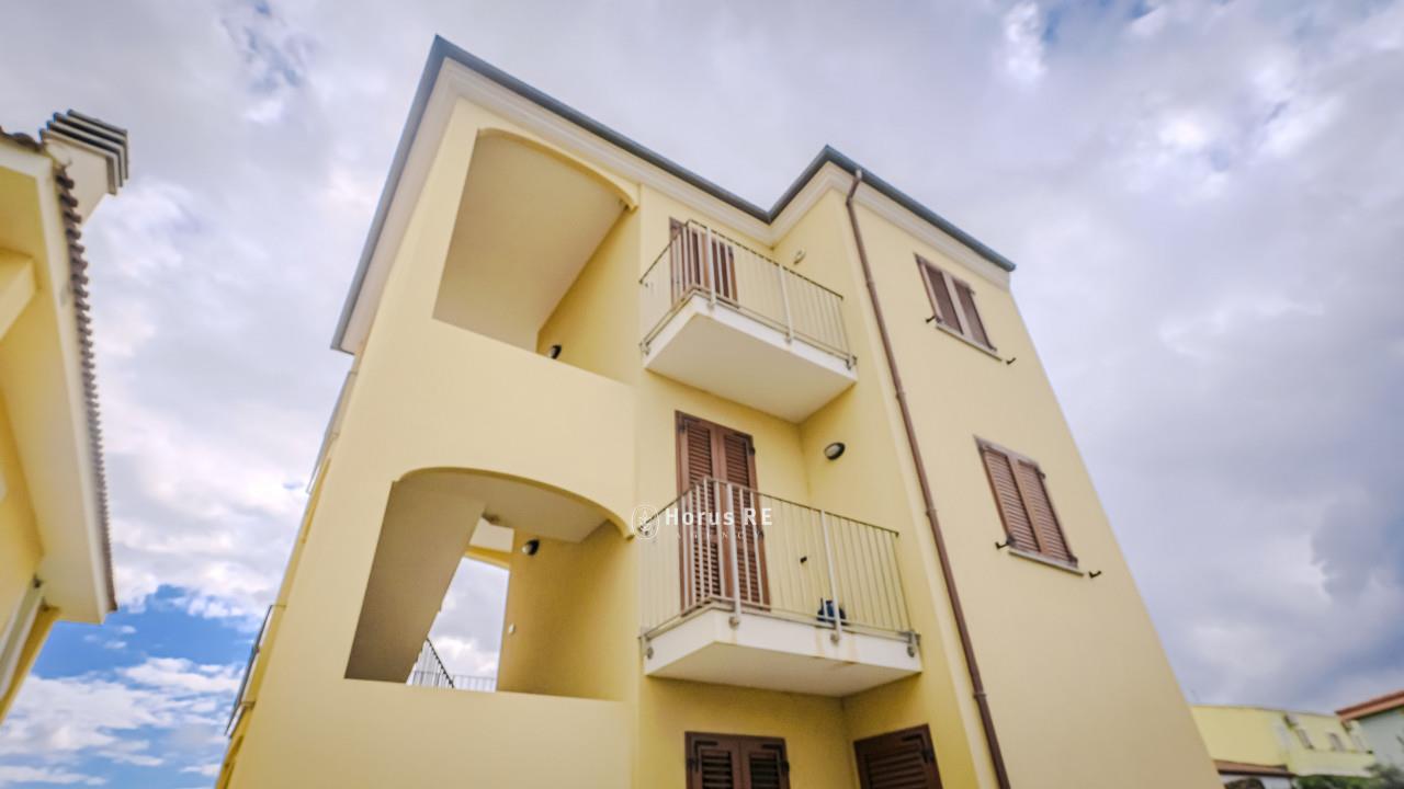 Valledoria, three-room apartment with a large terrace
