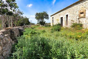 Scicli, kamena seoska kuća sa zemljištem