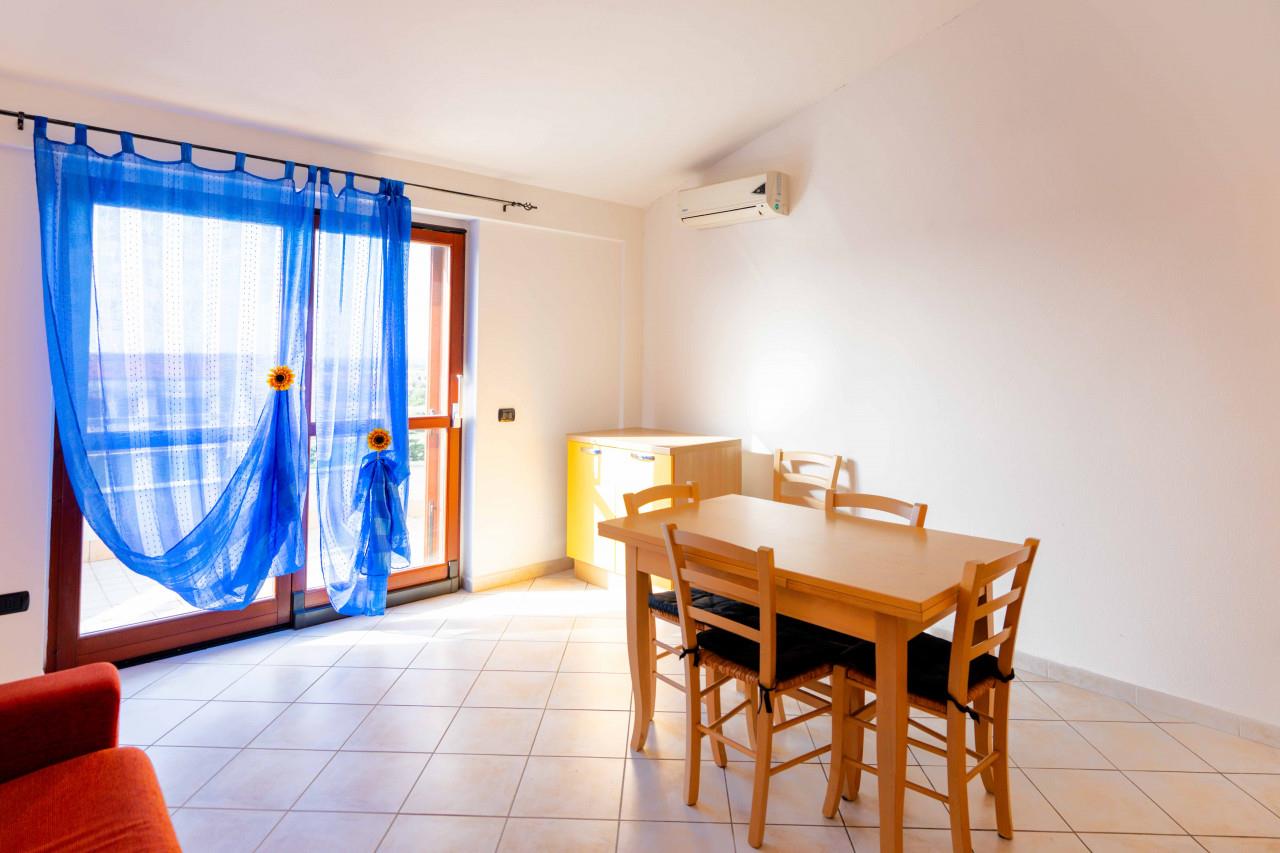 Valledoria, three-room apartment with terrace