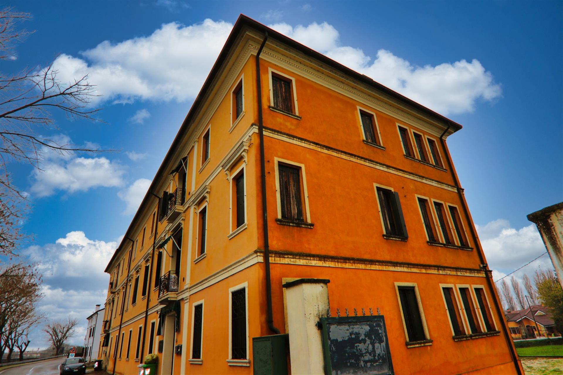 Castelguglielmo, 7% investment with a view of the Po di Levante