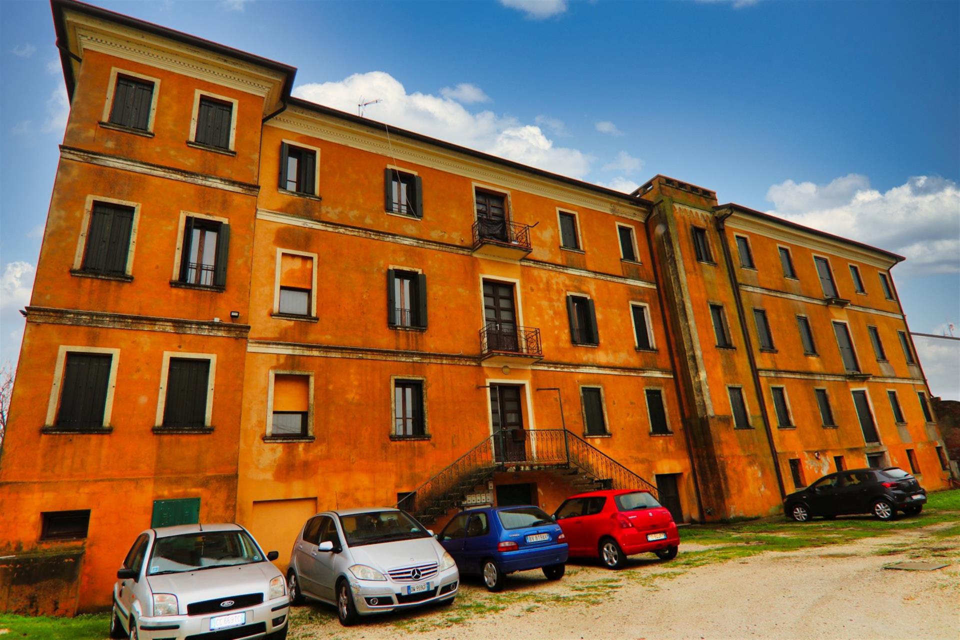 Castelguglielmo, 7% investment with a view of the Po di Levante