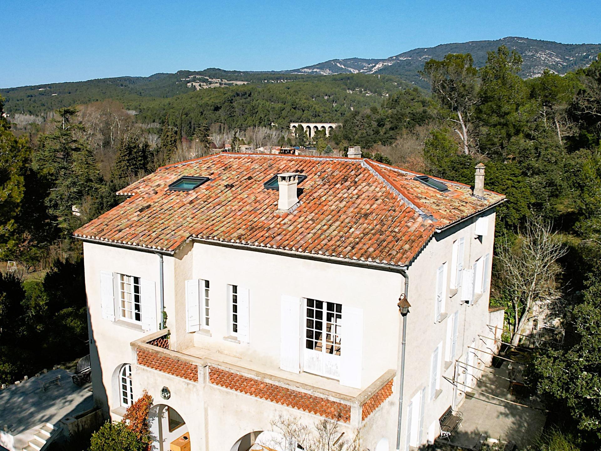 Purchase: Luxury property (84800)