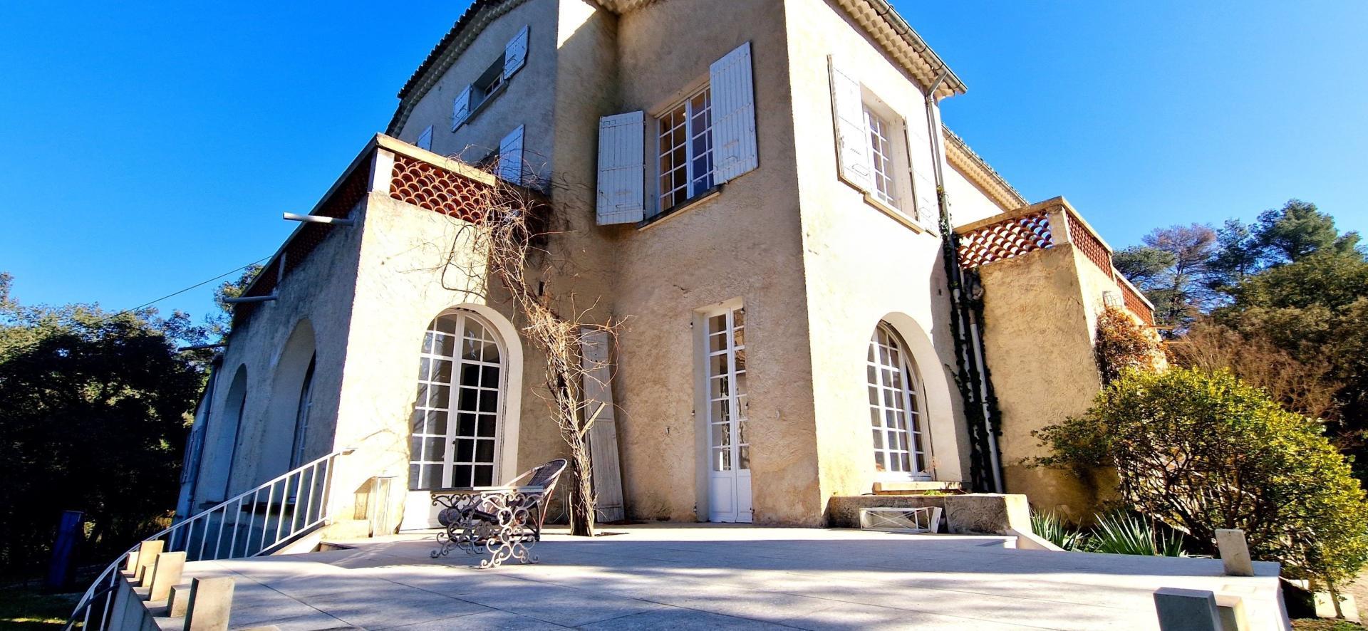 Purchase: Luxury property (84800)