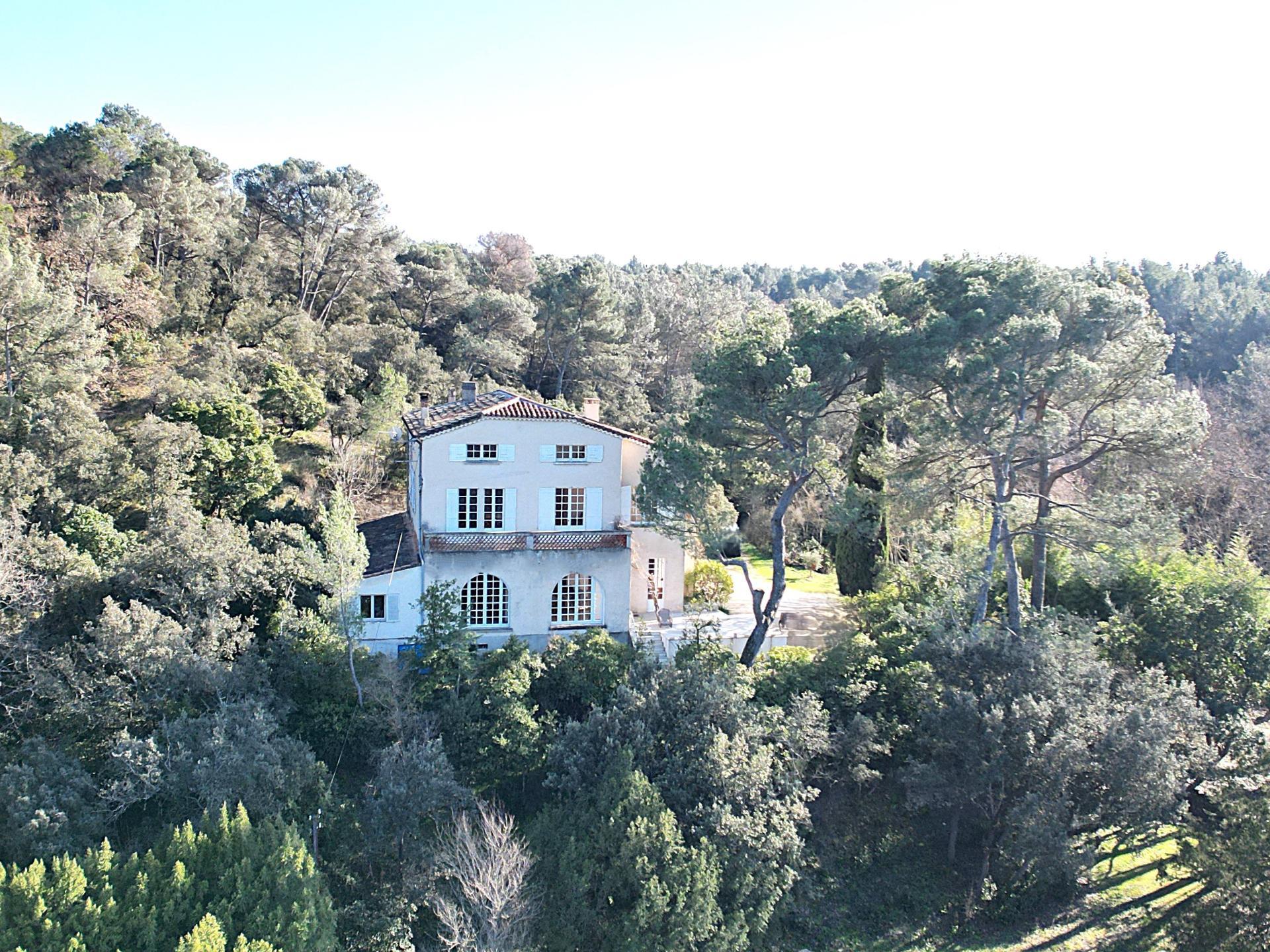 Purchase: Luxury property (84800)