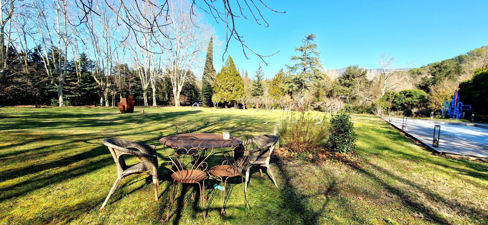 Purchase: Luxury property (84800)