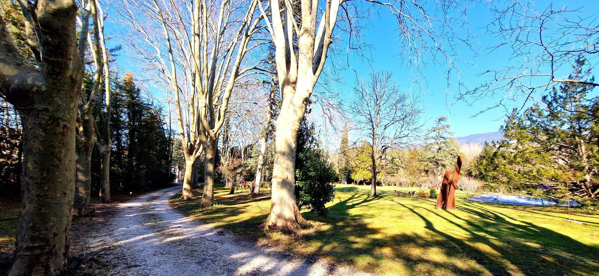 Purchase: Luxury property (84800)