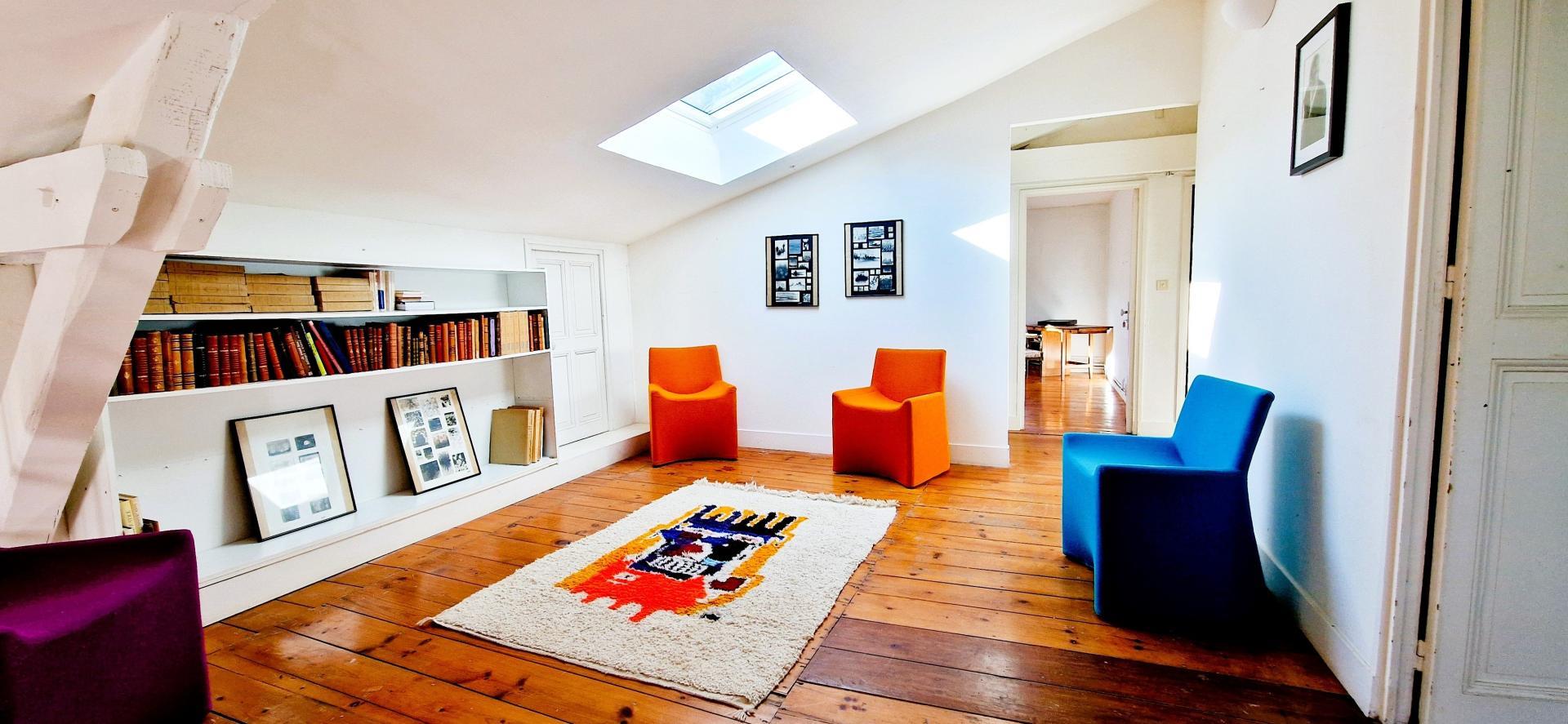 Purchase: Luxury property (84800)